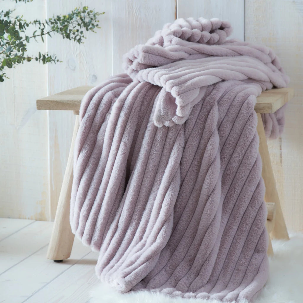 Appletree Morritz ribbed throw in mauve measuring 130 x 180cm.