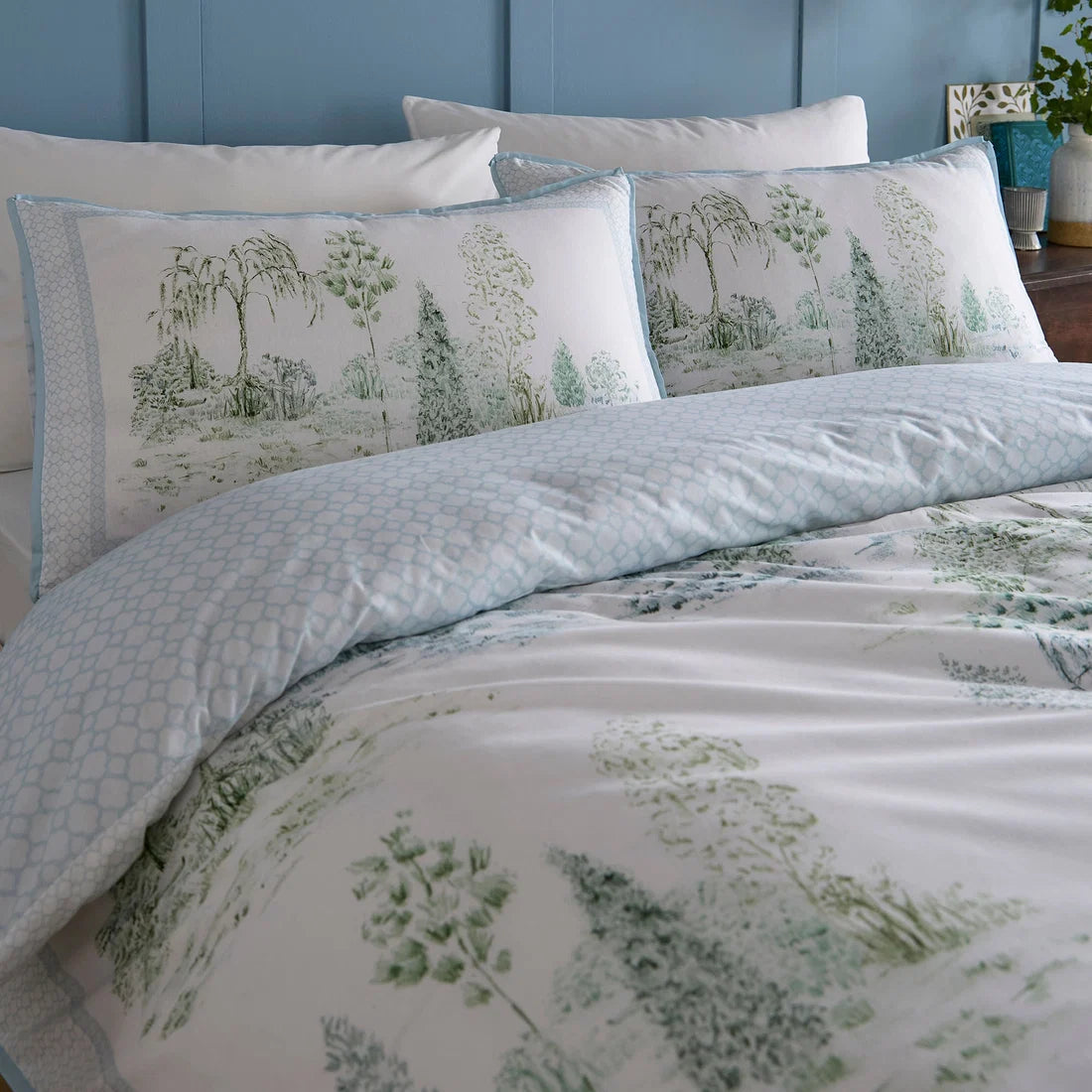 Close-up of the countryside toile design and geometric border on the Appletree Willow Tree Scene duvet cover set.