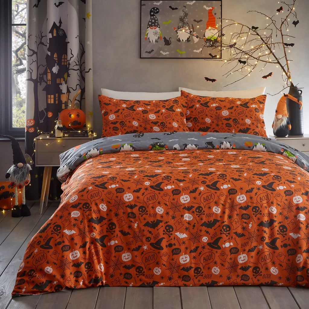 Reverse design featuring bats, pumpkins and ghosts on the Bedlam Scary Gonks duvet cover set.