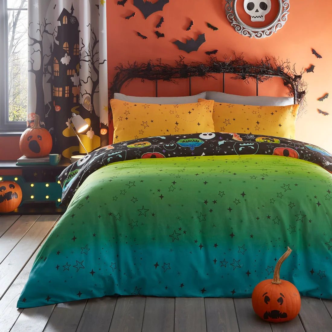 Bedlam Scary Pumpkins glow in the dark Halloween duvet cover set in black, with an ombre reverse with stars.