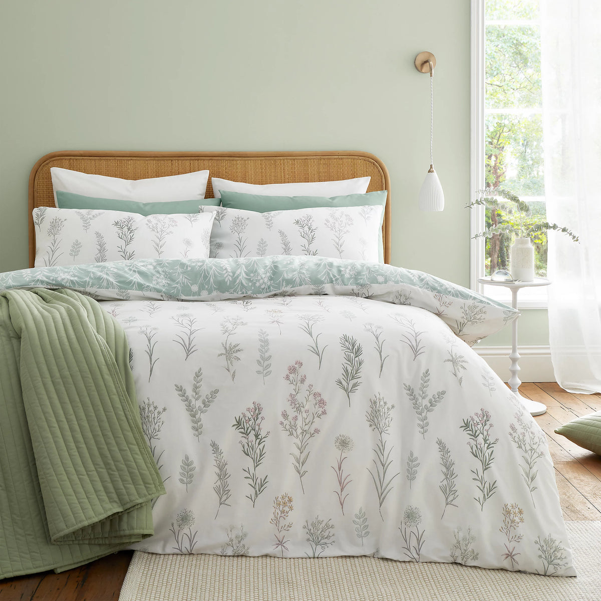 Bianca Wild Flowers 200TC Cotton Reversible Duvet Set Green