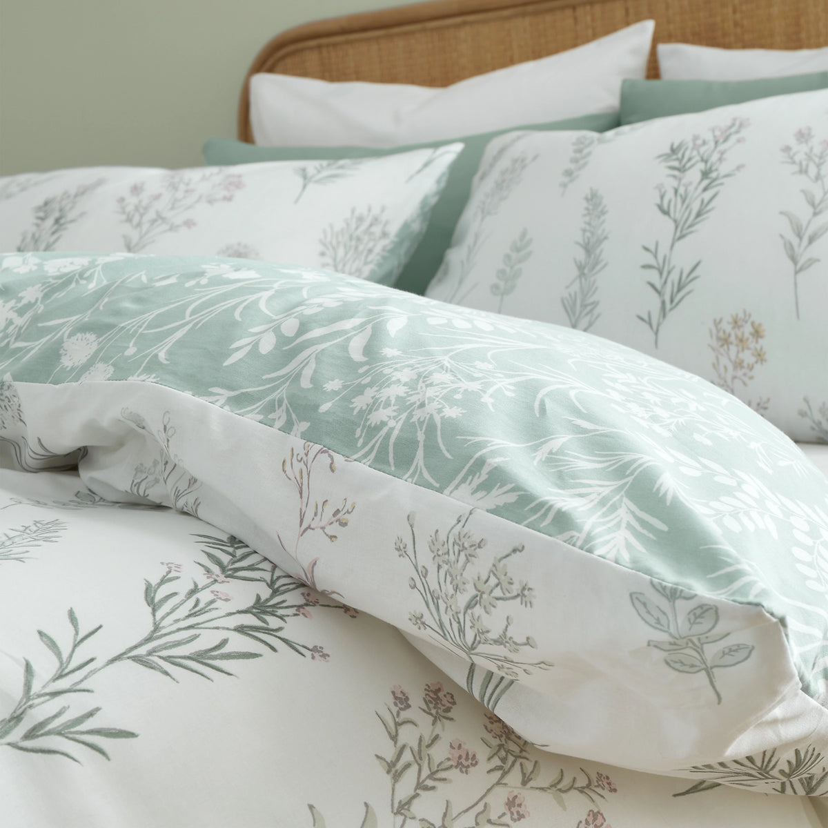 Bianca Wild Flowers 200TC Cotton Reversible Duvet Set Green