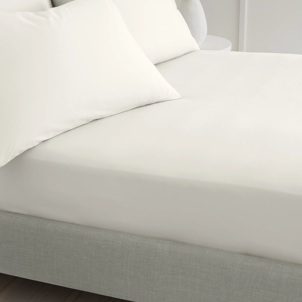 Bianca 200TC Cotton Percale Fitted Sheet Cream 32cm