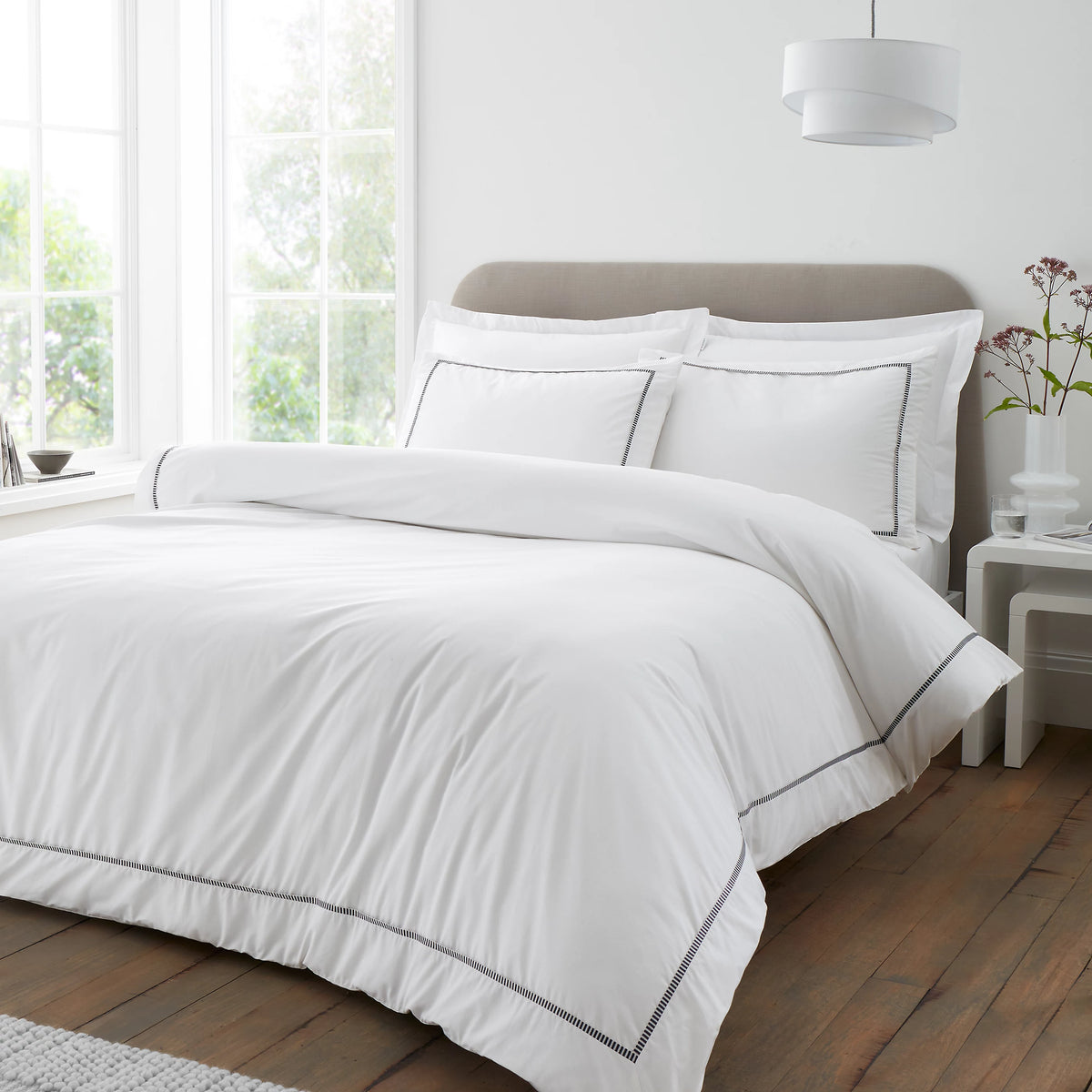 Bianca Contrast Trim 200TC Cotton Duvet Cover Set White Black