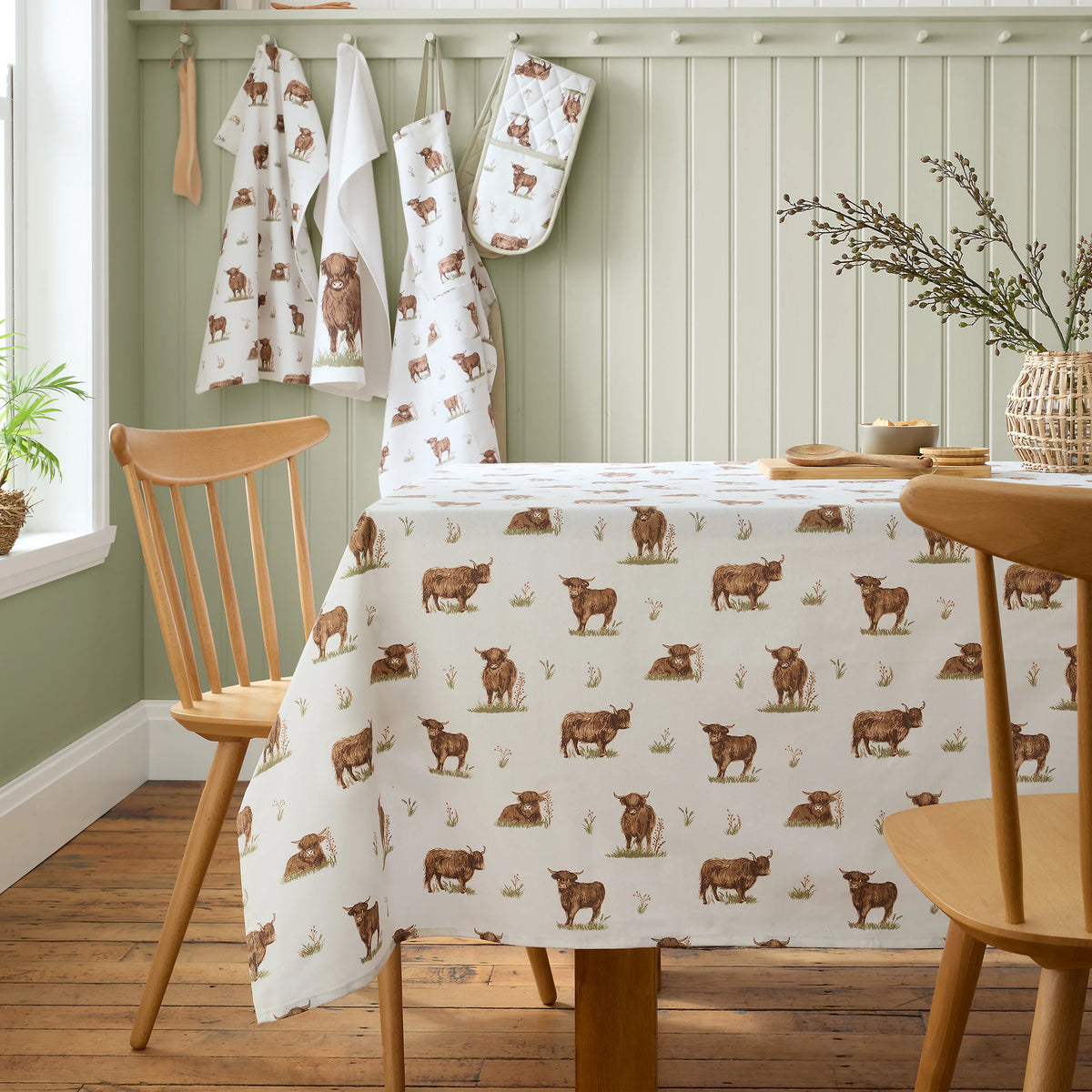 Catherine Lansfield Angus Highland Cow Cotton Table Cloth in Natural