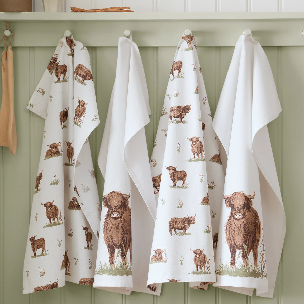 Catherine Lansfield Angus Highland Cow Cotton Kitchen Tea Towels Pack of 4 in Natural
