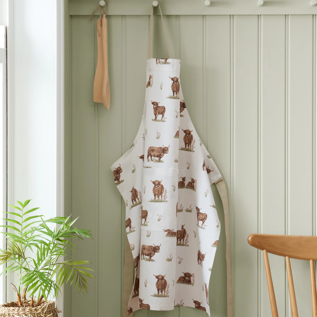 Catherine Lansfield Angus Highland Cow Cotton Kitchen Adult Apron in Natural