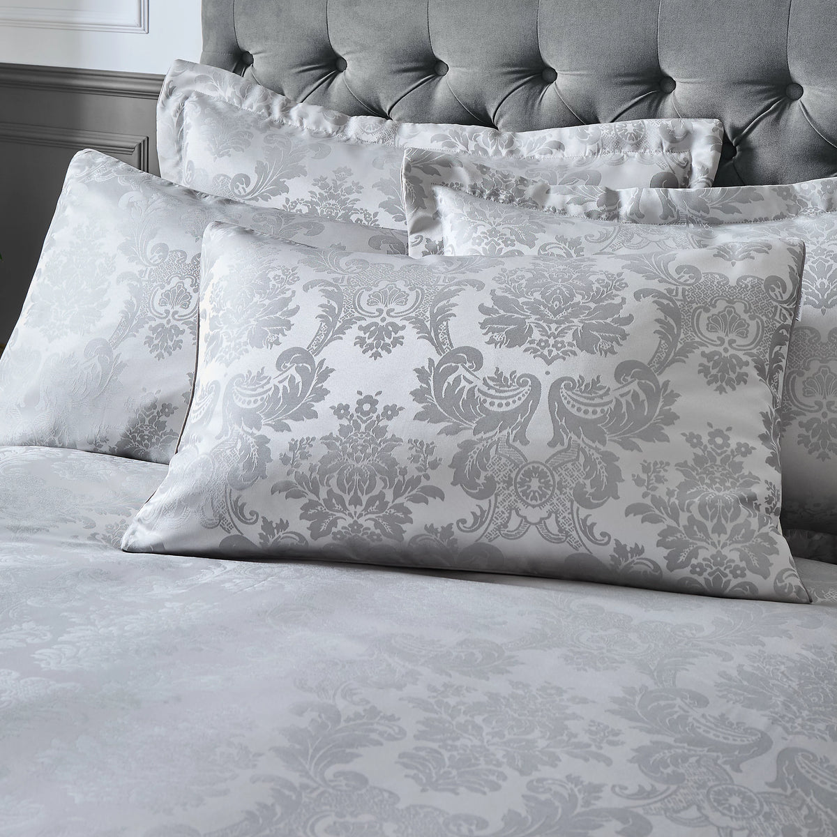 Catherine Lansfield Damask Jacquard Silver Grey Duvet Cover Set