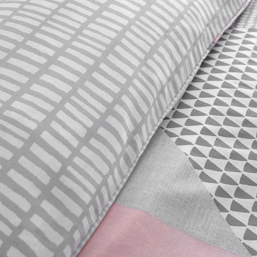 Catherine Lansfield Larsson Geo Duvet Cover Set Pink