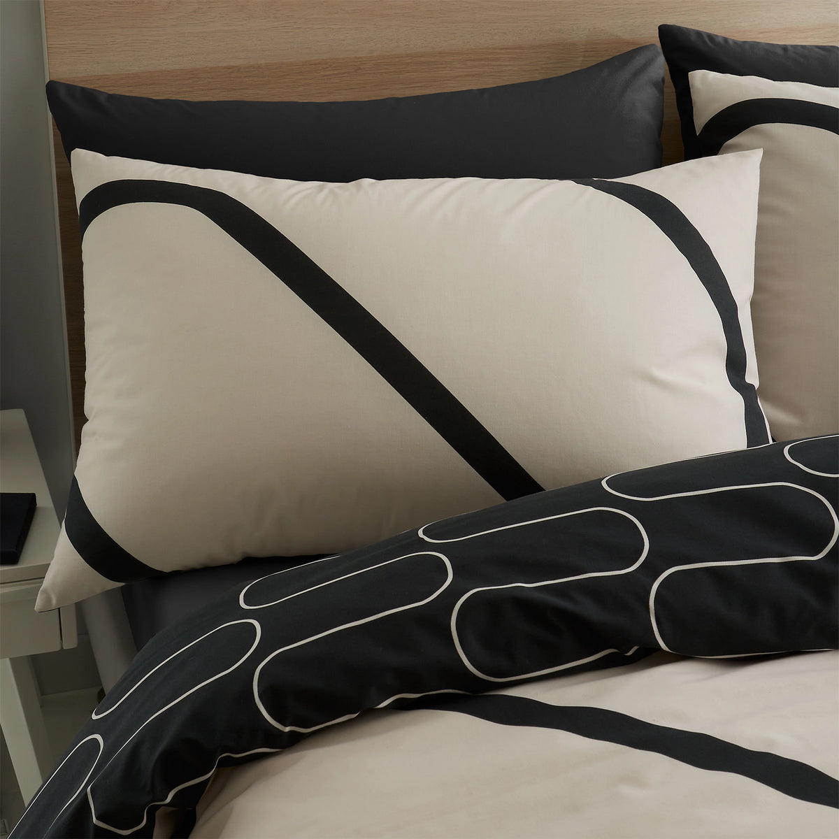 Catherine Lansfield Linear Curve Geometric Duvet Cover Set Black