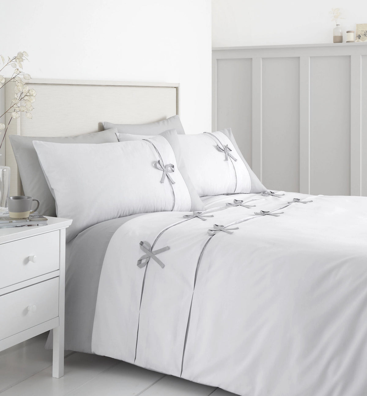 Catherine Lansfield Milo Bow Duvet Cover Set White