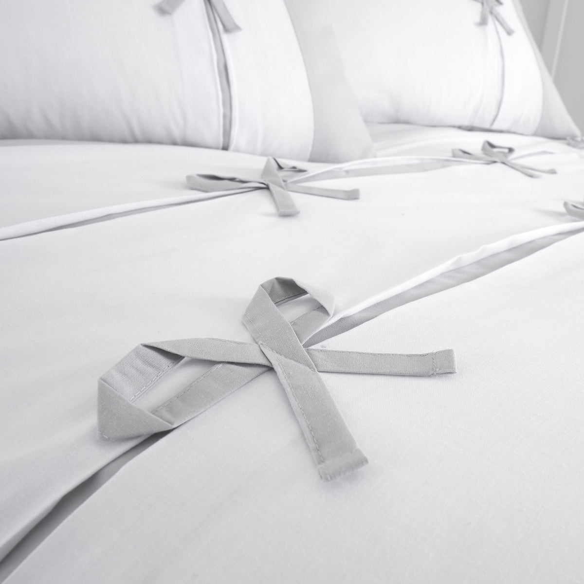 Catherine Lansfield Milo Bow Duvet Cover Set White