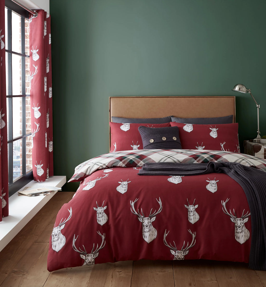 Catherine Lansfield Living Munro Stag Check Eyelet Curtains in Red 66 x 72 Inch