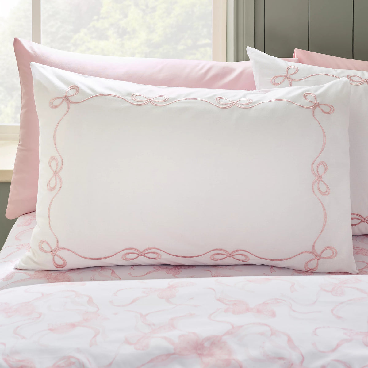 Catherine Lansfield Bow Embroidery Duvet Cover Set White / Pink