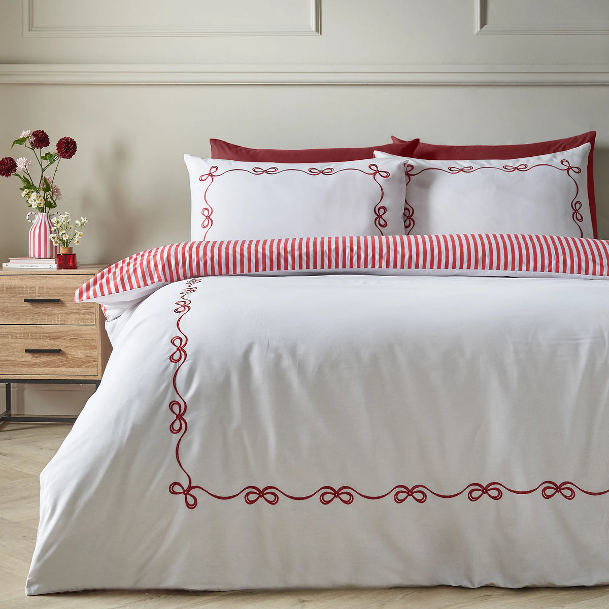 Catherine Lansfield Bow Embroidery White Red Duvet Cover Set