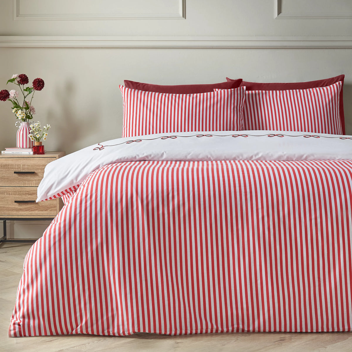 Catherine Lansfield Bow Embroidery White Red Duvet Cover Set