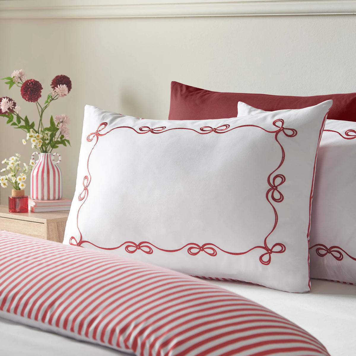 Catherine Lansfield Bow Embroidery White Red Duvet Cover Set