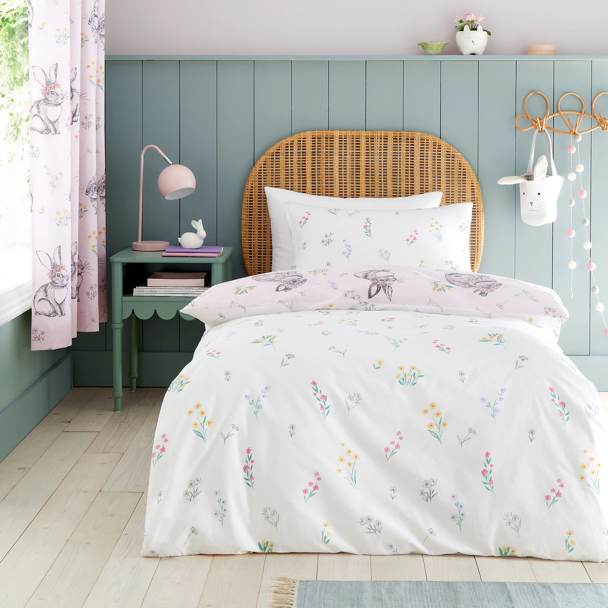 Catherine Lansfield Bunny Tails Ditsy Flowers Reversible Duvet Cover Set in Pink