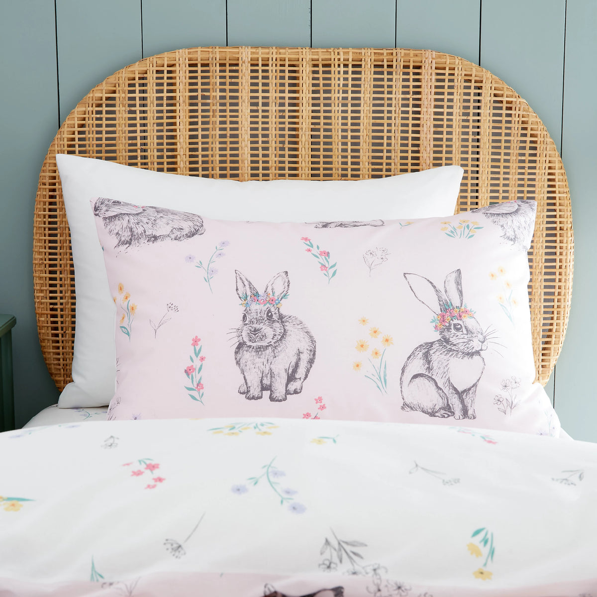 Catherine Lansfield Bunny Tails Ditsy Flowers Reversible Duvet Cover Set in Pink