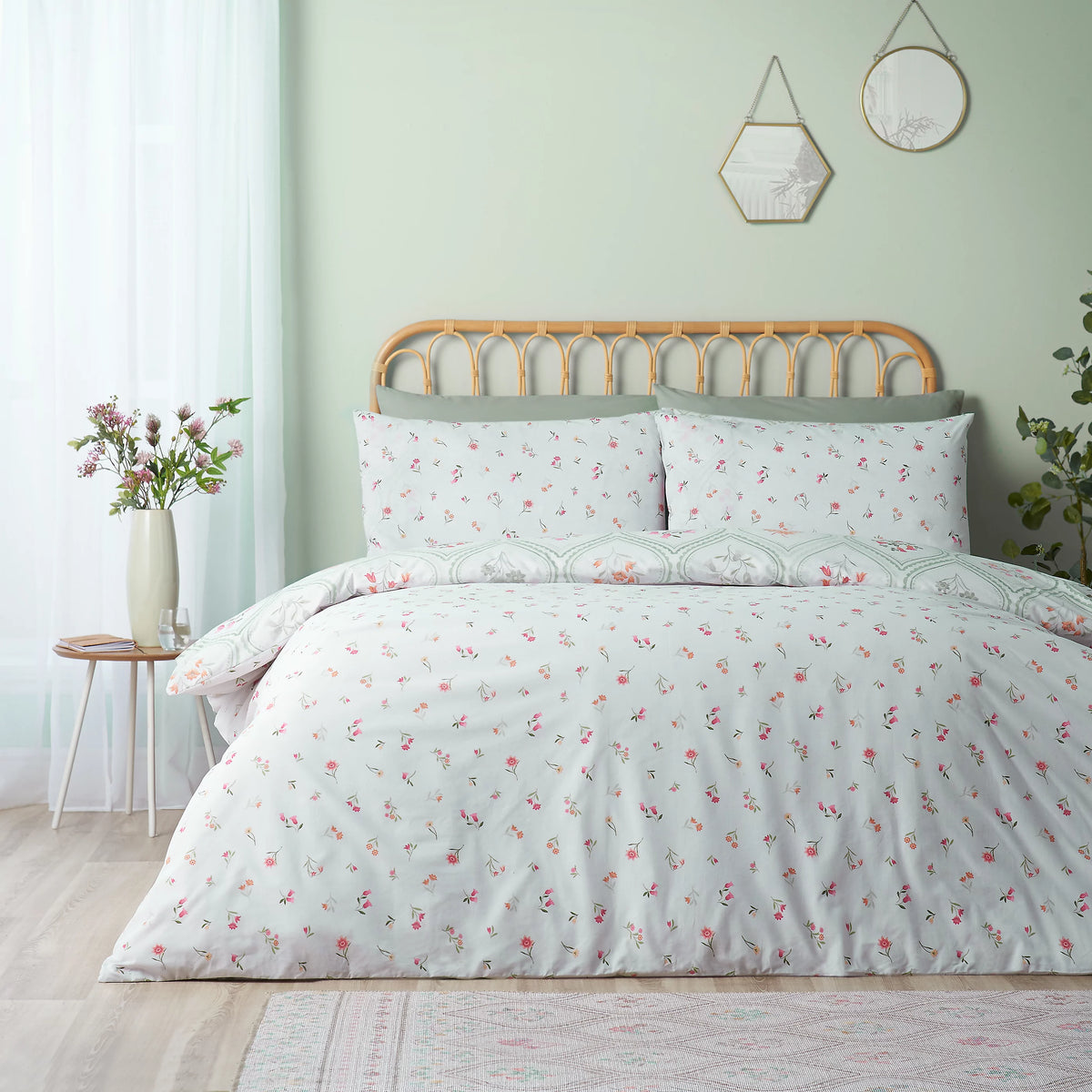 Catherine Lansfield Cameo Floral Reversible Duvet Cover Set Soft Green