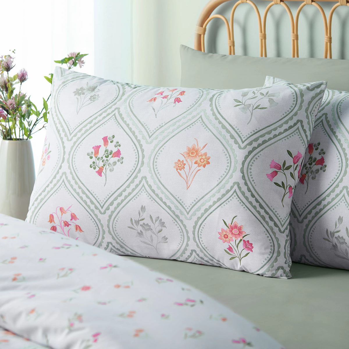 Catherine Lansfield Cameo Floral Reversible Duvet Cover Set Soft Green