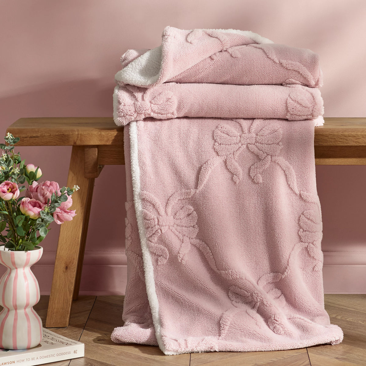 Catherine Lansfield Pink Carved Bow Cosy Fleece Blanket Throw
