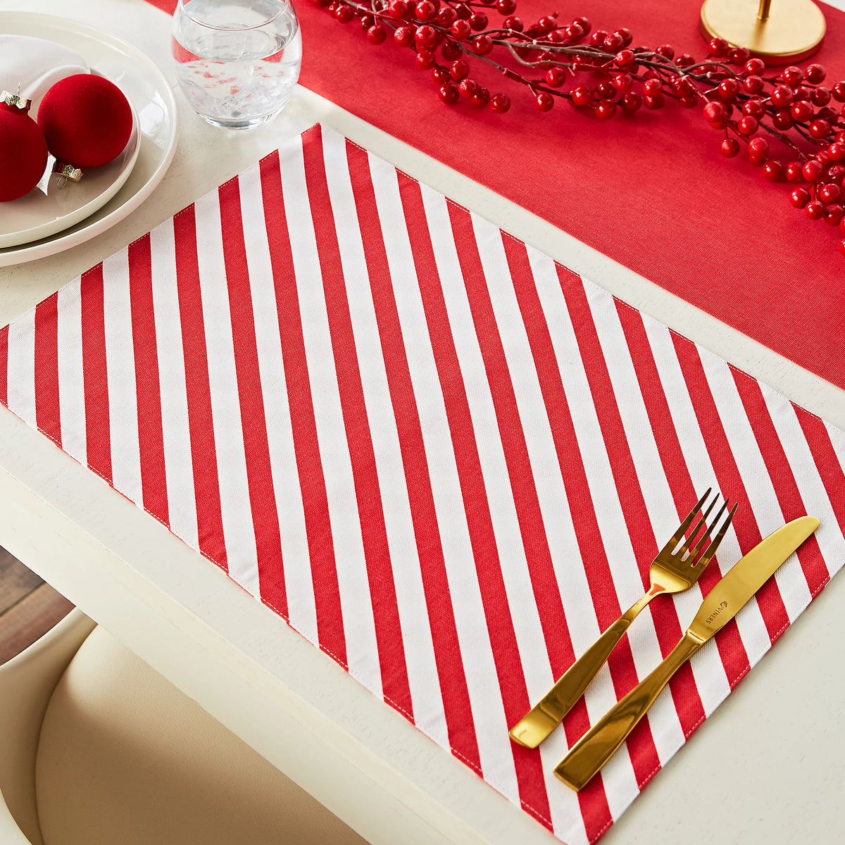 Catherine Lansfield Christmas Candy Cane Cotton Placemats 4 Pack in White / Red