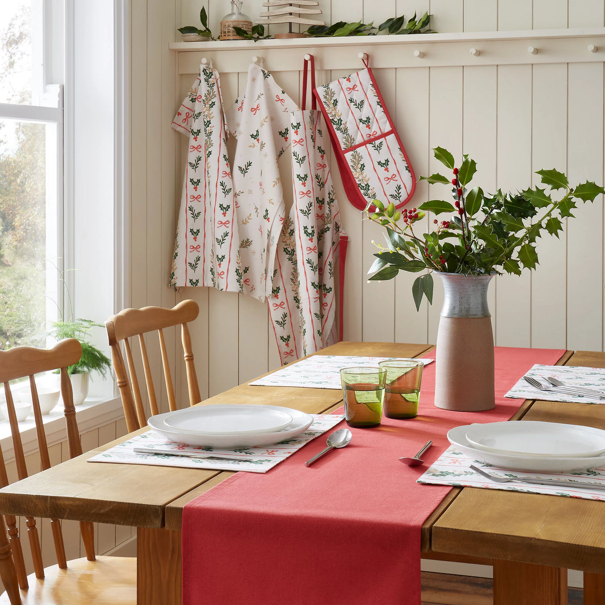 Catherine Lansfield Christmas Holly Stripe Cotton Placemats 4 Pack in Cream / Red
