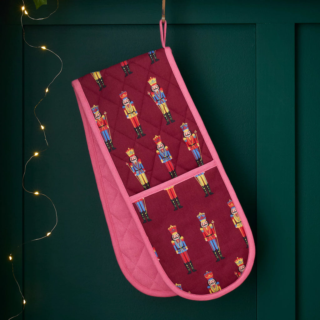 Catherine Lansfield Christmas Nutcracker Cotton Double Oven Glove in Plum