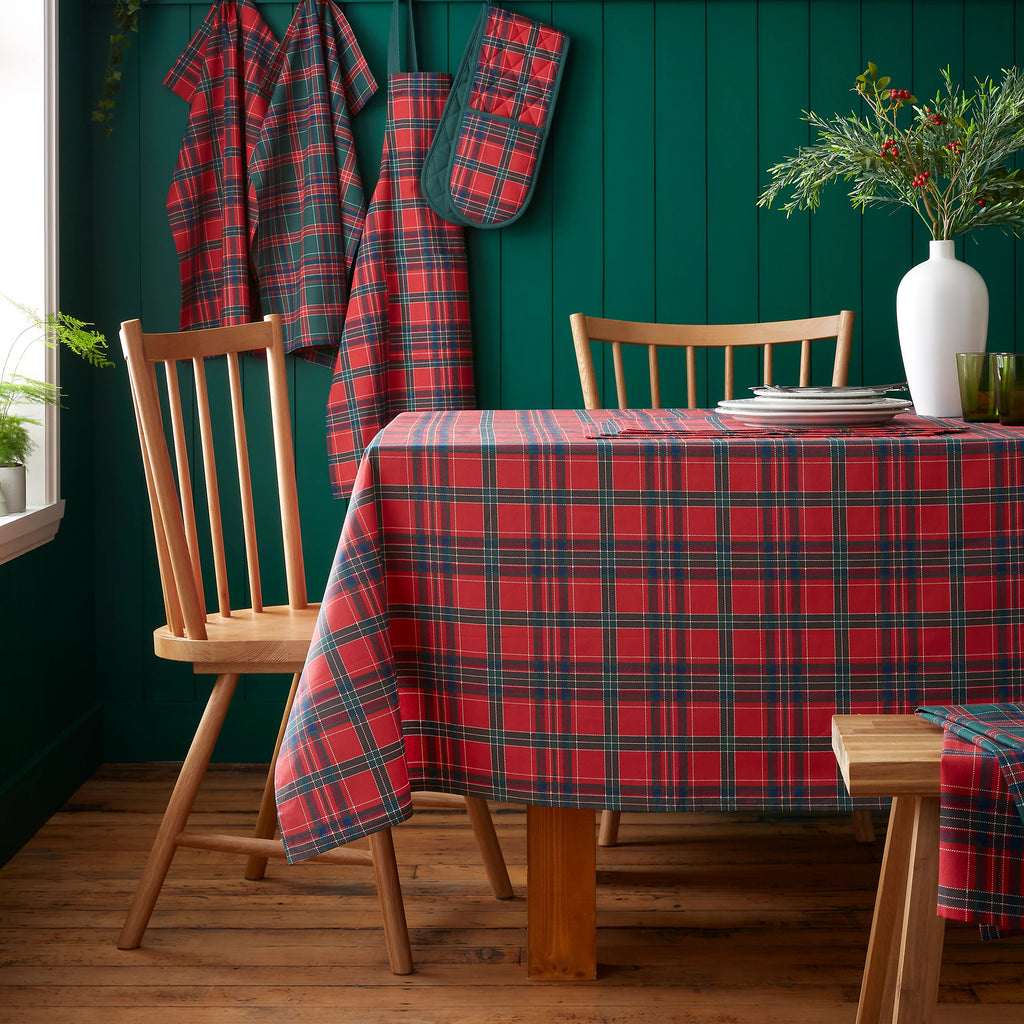 Catherine Lansfield Christmas Tartan Check Cotton Tablecloth in Red / Green