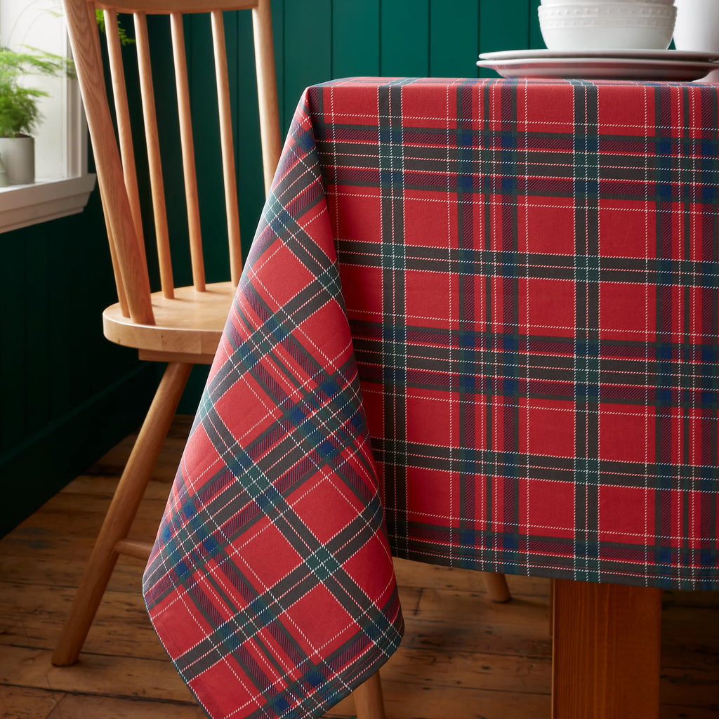 Catherine Lansfield Christmas Tartan Check Cotton Tablecloth in Red / Green