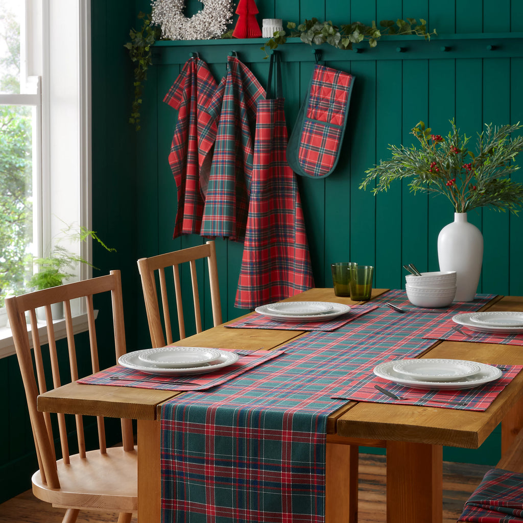 Catherine Lansfield Christmas Tartan Check Cotton Placemats 4 Pack in Red / Green