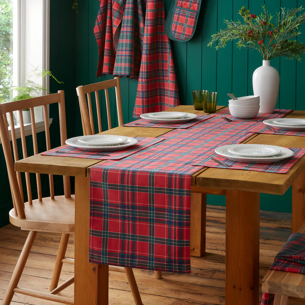 Catherine Lansfield Christmas Tartan Check Reversible Cotton Table Runner in Red / Green