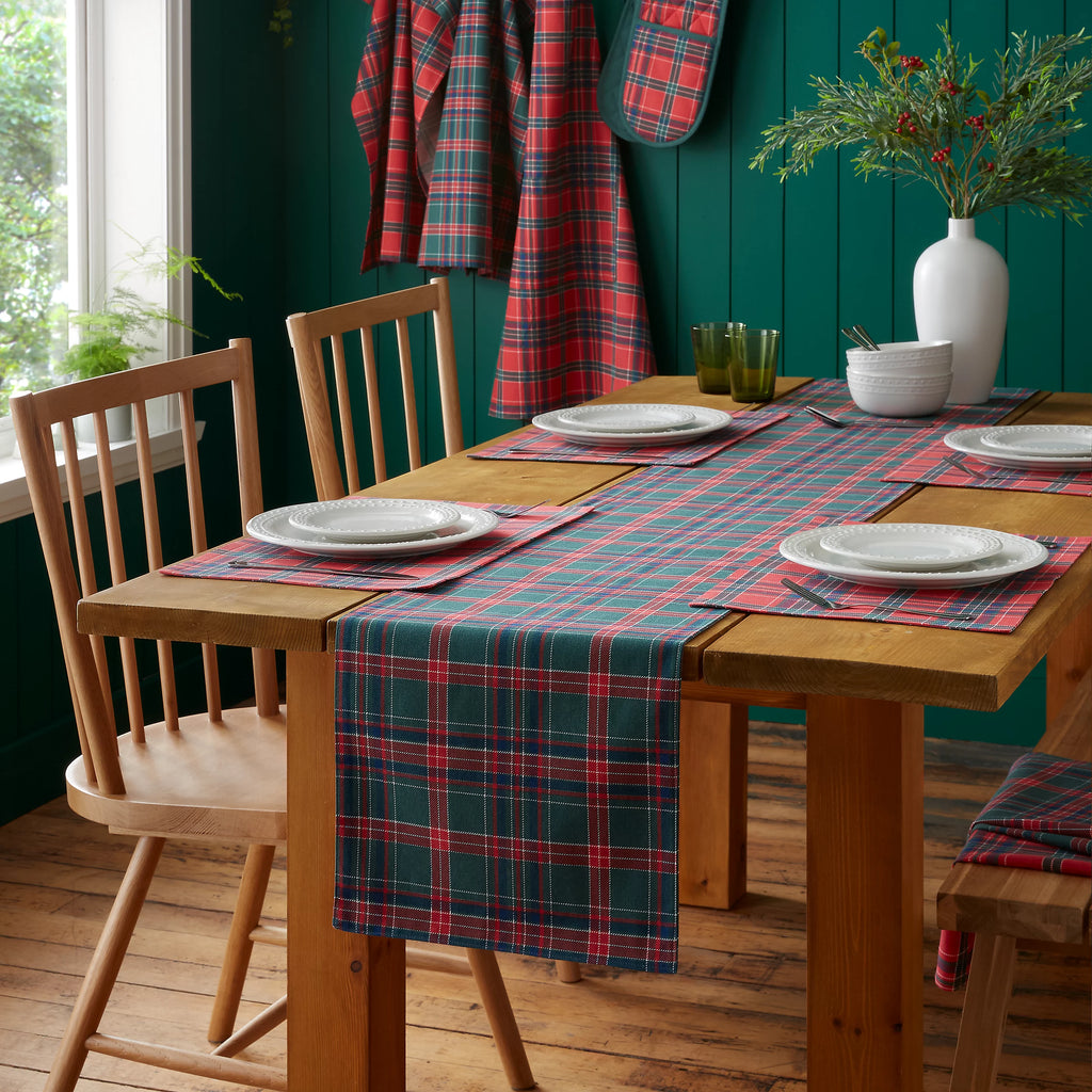 Catherine Lansfield Christmas Tartan Check Reversible Cotton Table Runner in Red / Green