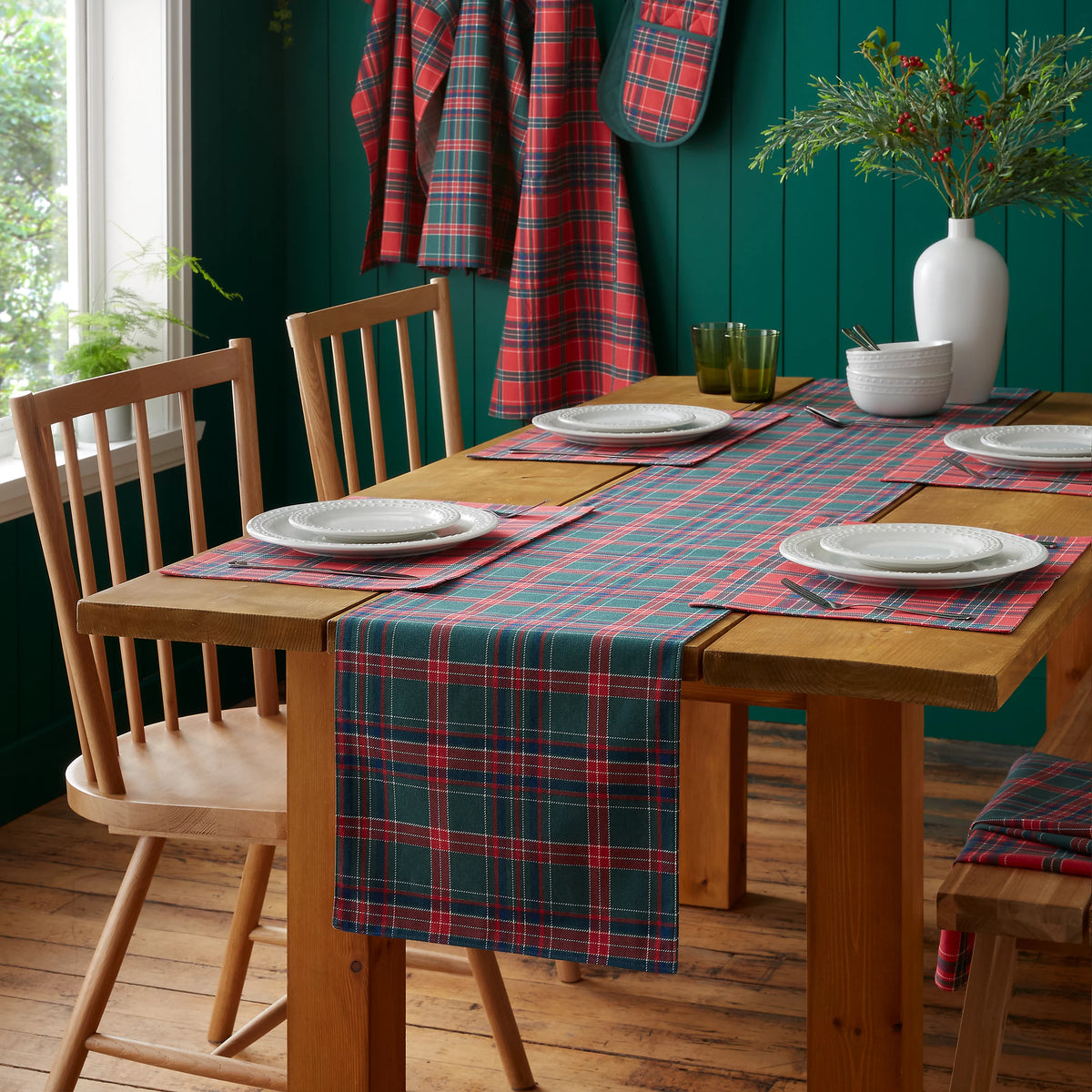 Catherine Lansfield Christmas Tartan Check Reversible Cotton Table Runner in Red / Green