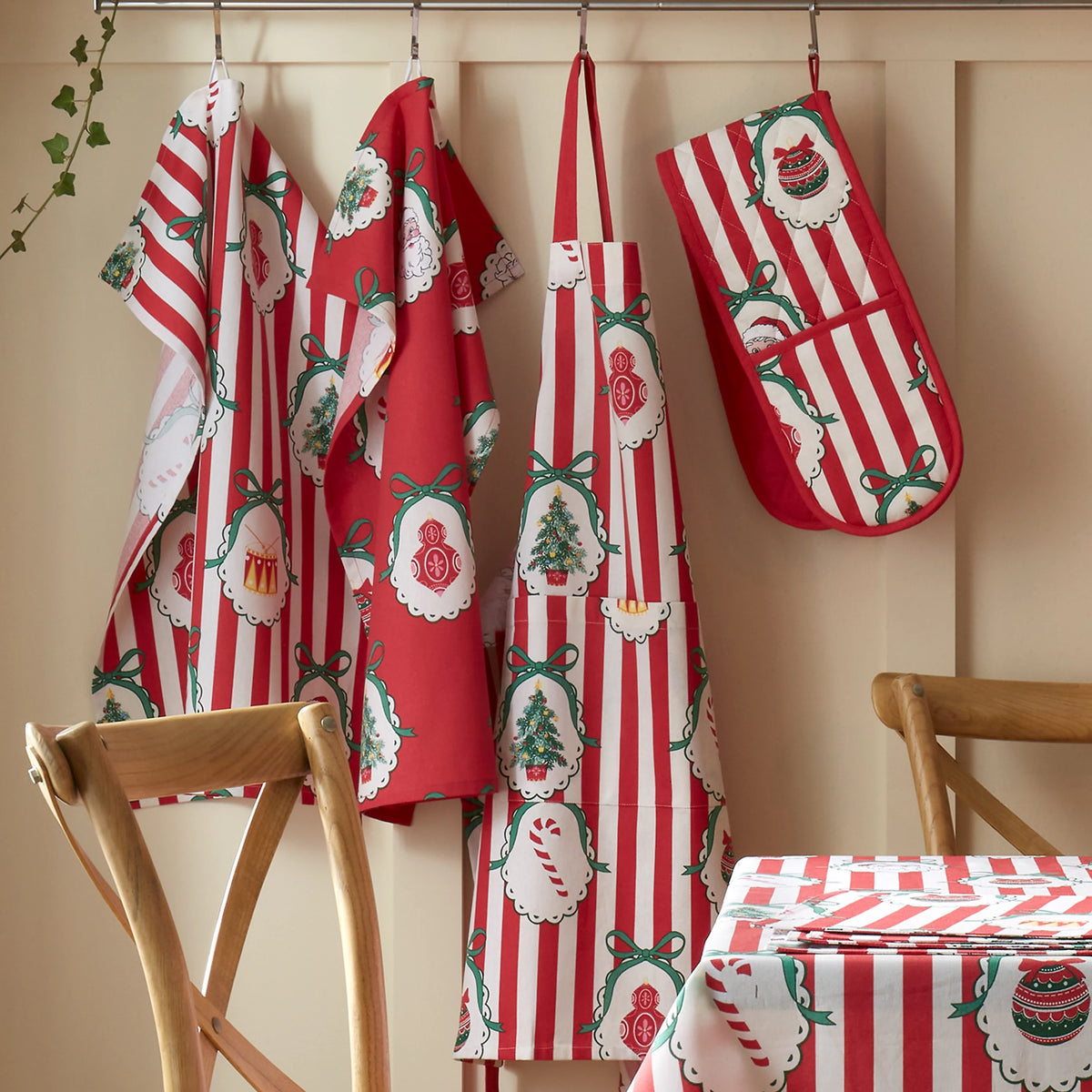 Catherine Lansfield Christmas Vintage Stripe Cotton Kitchen Apron in Red