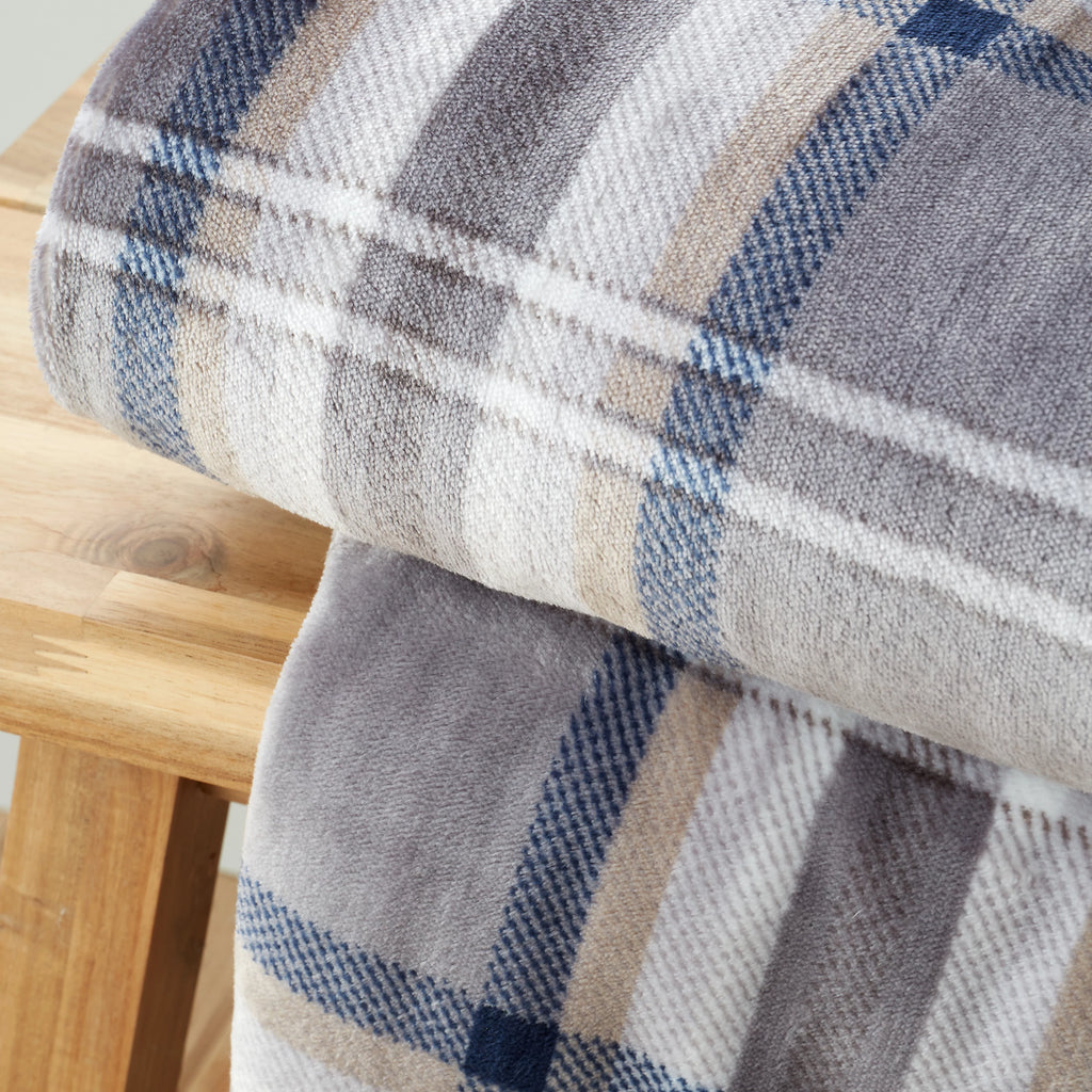 Catherine Lansfield Cosy Kelso Check Throw Charcoal Grey 130x170cm