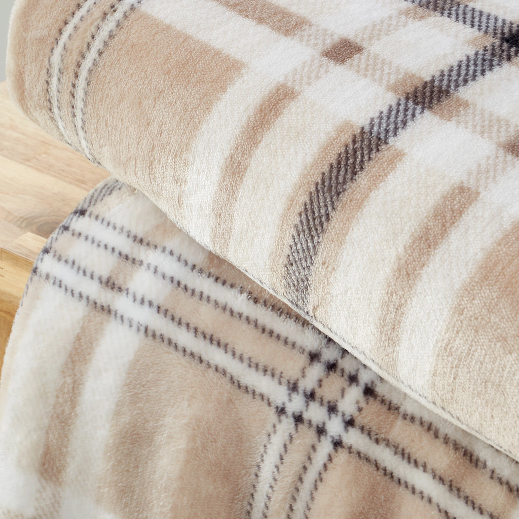Catherine Lansfield Cosy Kelso Check Throw Natural 130x170cm