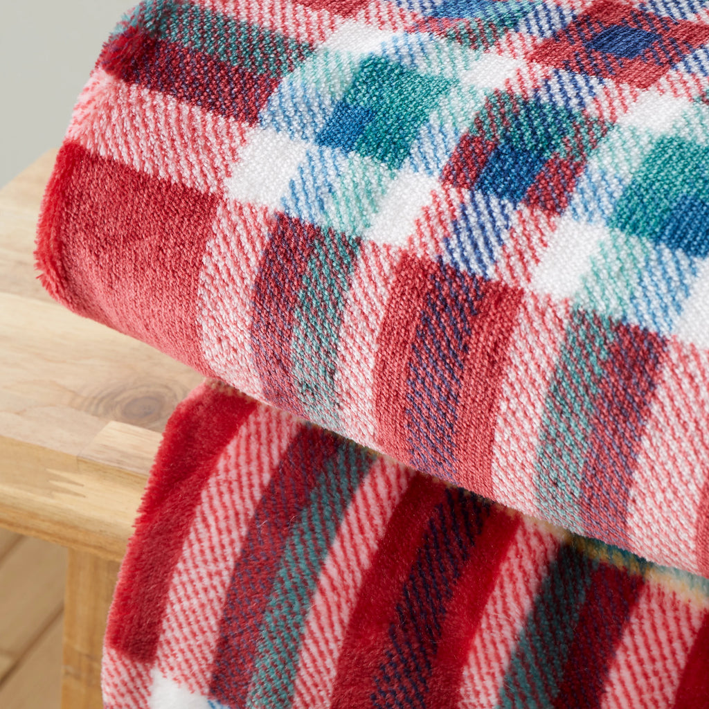 Catherine Lansfield Cosy Kelso Check Throw Red 130x170cm