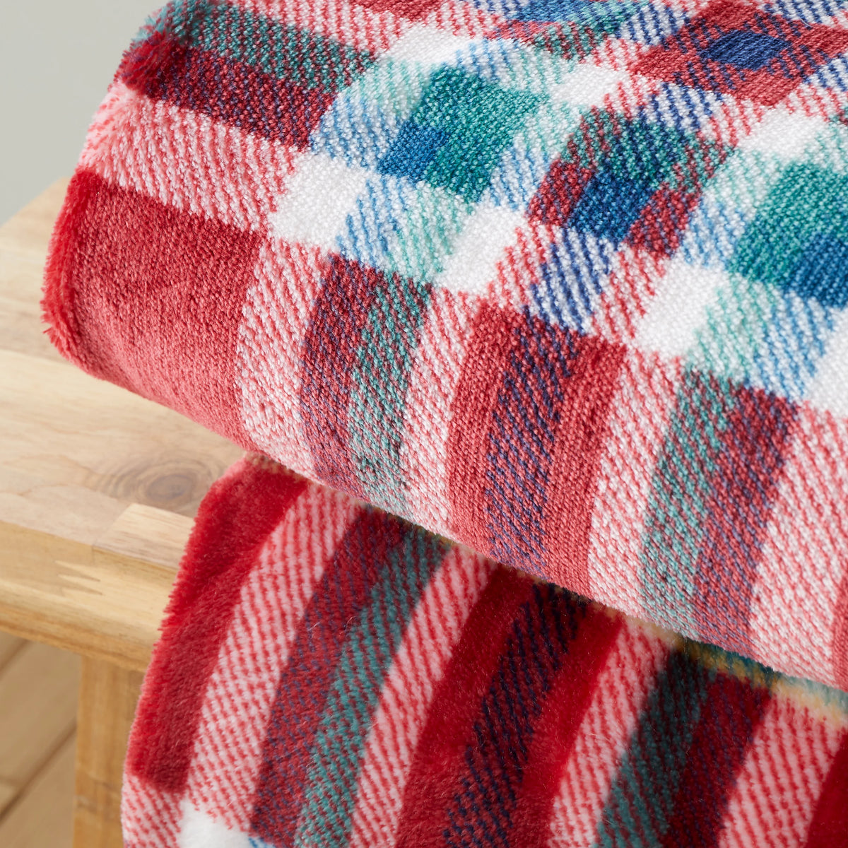 Catherine Lansfield Cosy Kelso Check Throw Red 130x170cm