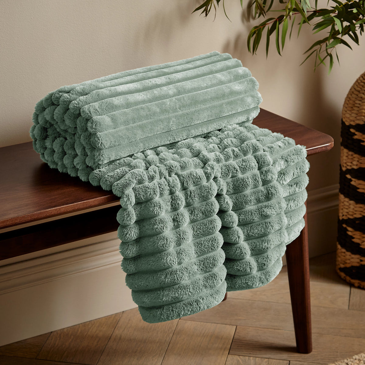 Catherine Lansfield Green Soft and Cosy Ribbed Faux Fur Throw