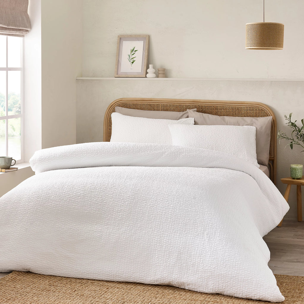 Catherine Lansfield White Crinkle Seersucker Duvet Cover Set