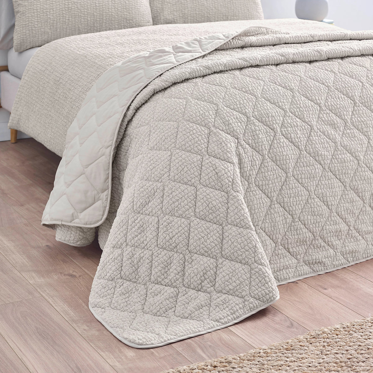 Catherine Lansfield Crinkle Seersucker Texture 220x220cm Bedspread - Natural