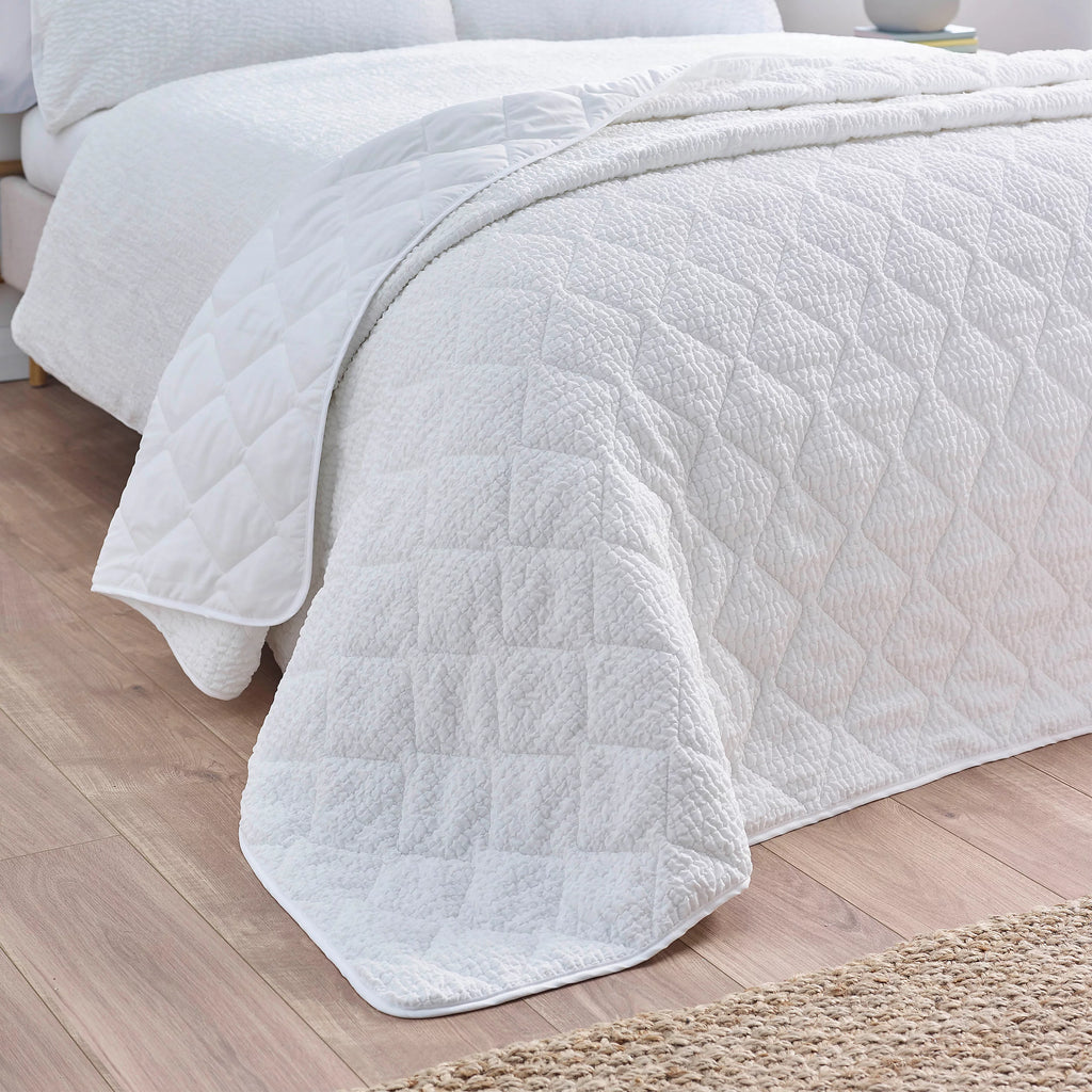 Catherine Lansfield Crinkle Seersucker Texture 220x220cm Bedspread - White