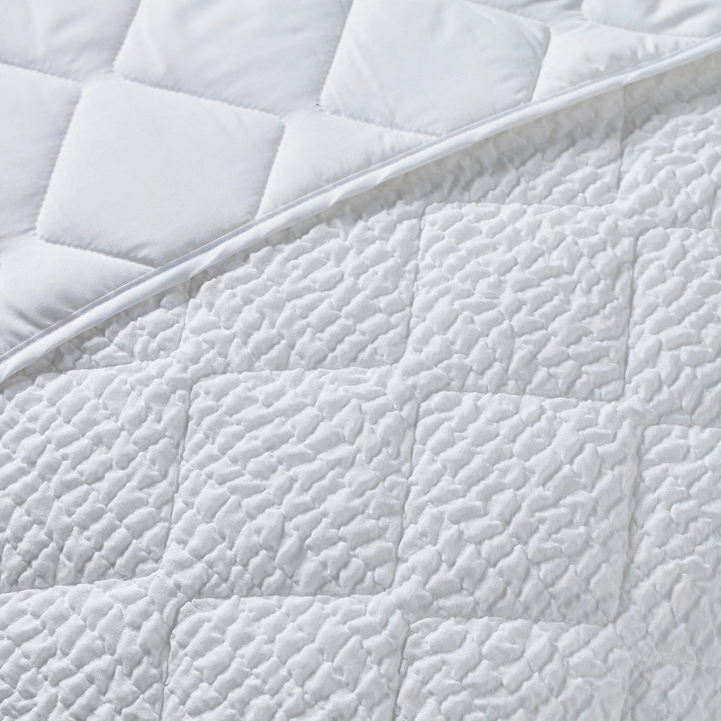 Catherine Lansfield Crinkle Seersucker Texture 220x220cm Bedspread - White