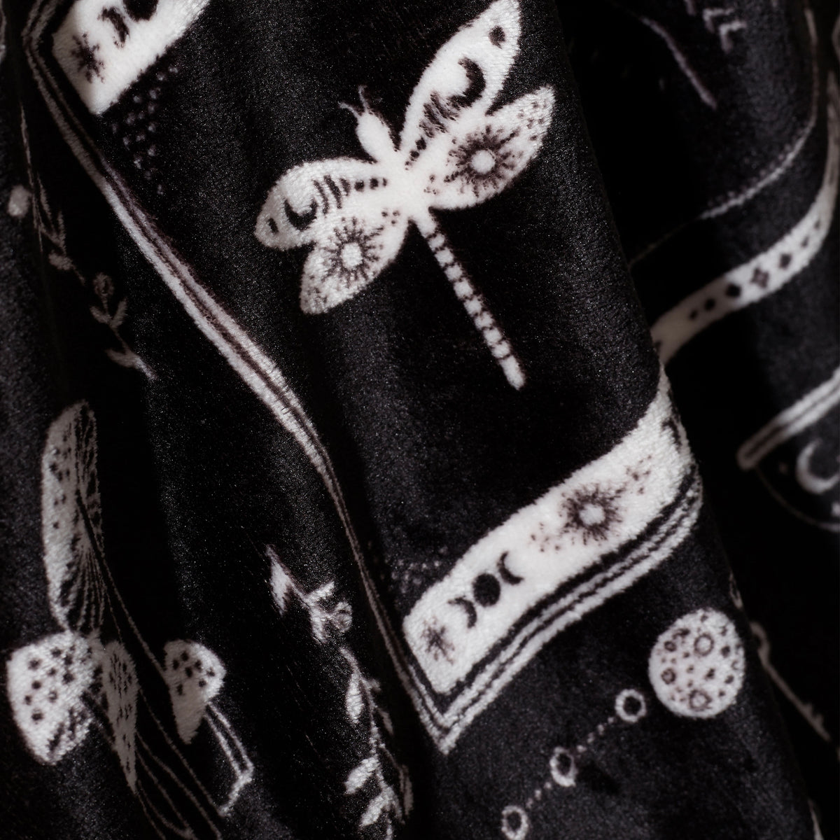 Catherine Lansfield Black Enchanted Witchcraft Cosy Fleece Blanket Throw