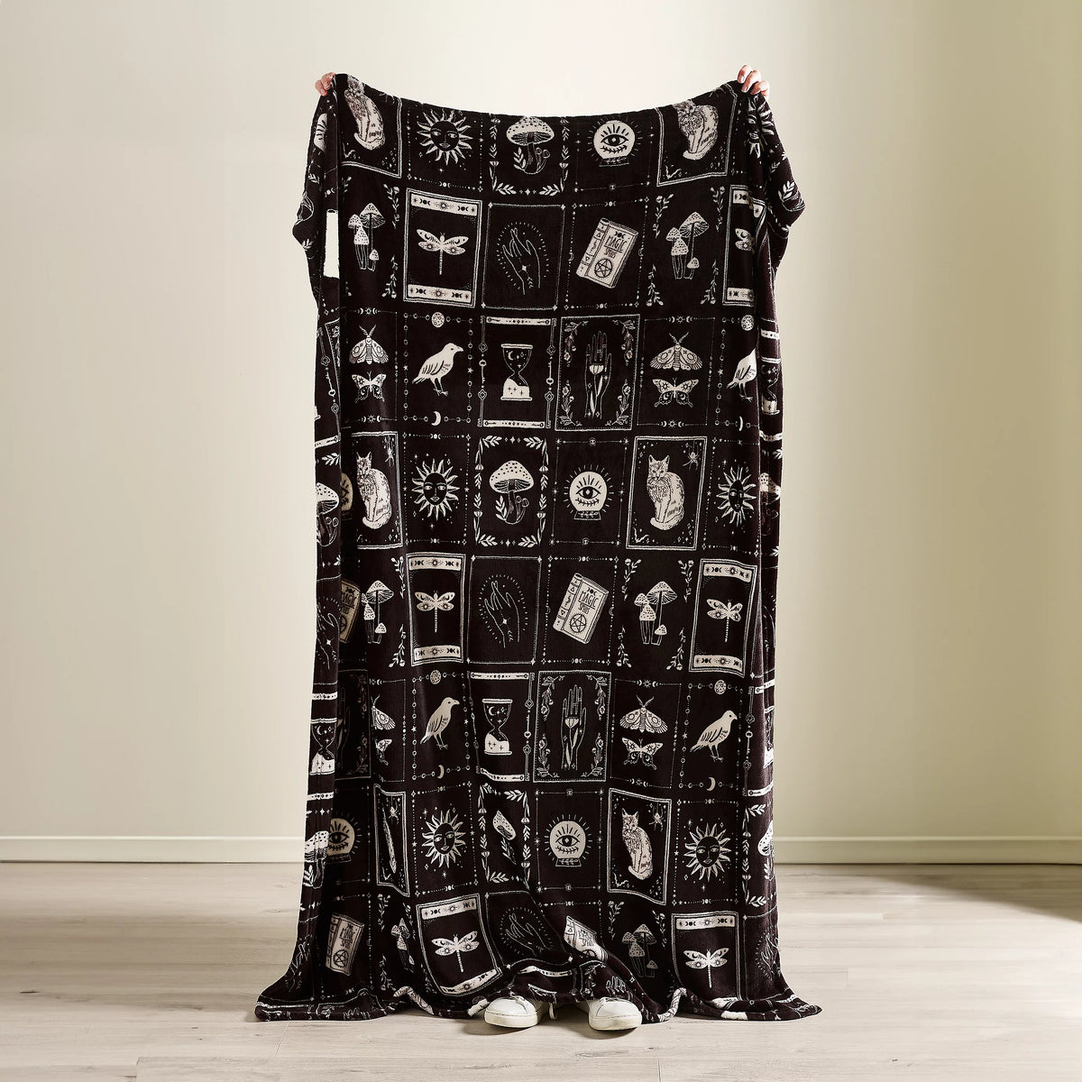 Catherine Lansfield Black Enchanted Witchcraft Cosy Fleece Blanket Throw