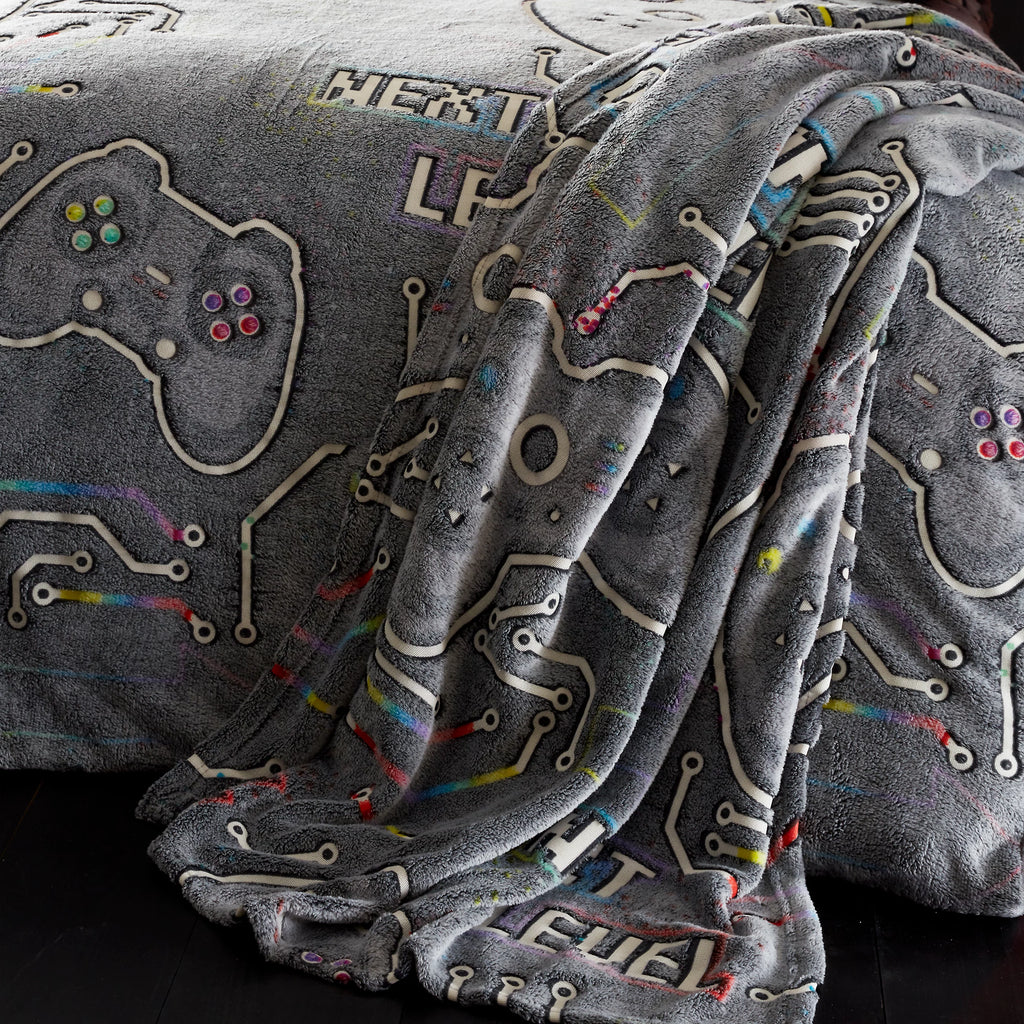 Catherine Lansfield Game Over Glow in Dark Fleece Throw Black
