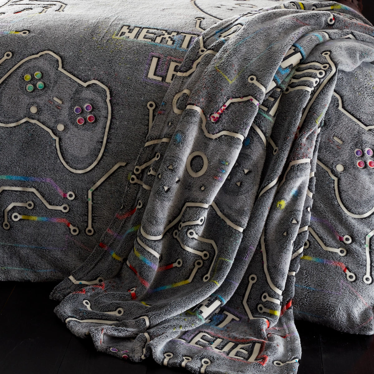 Catherine Lansfield Game Over Glow in Dark Fleece Throw Black