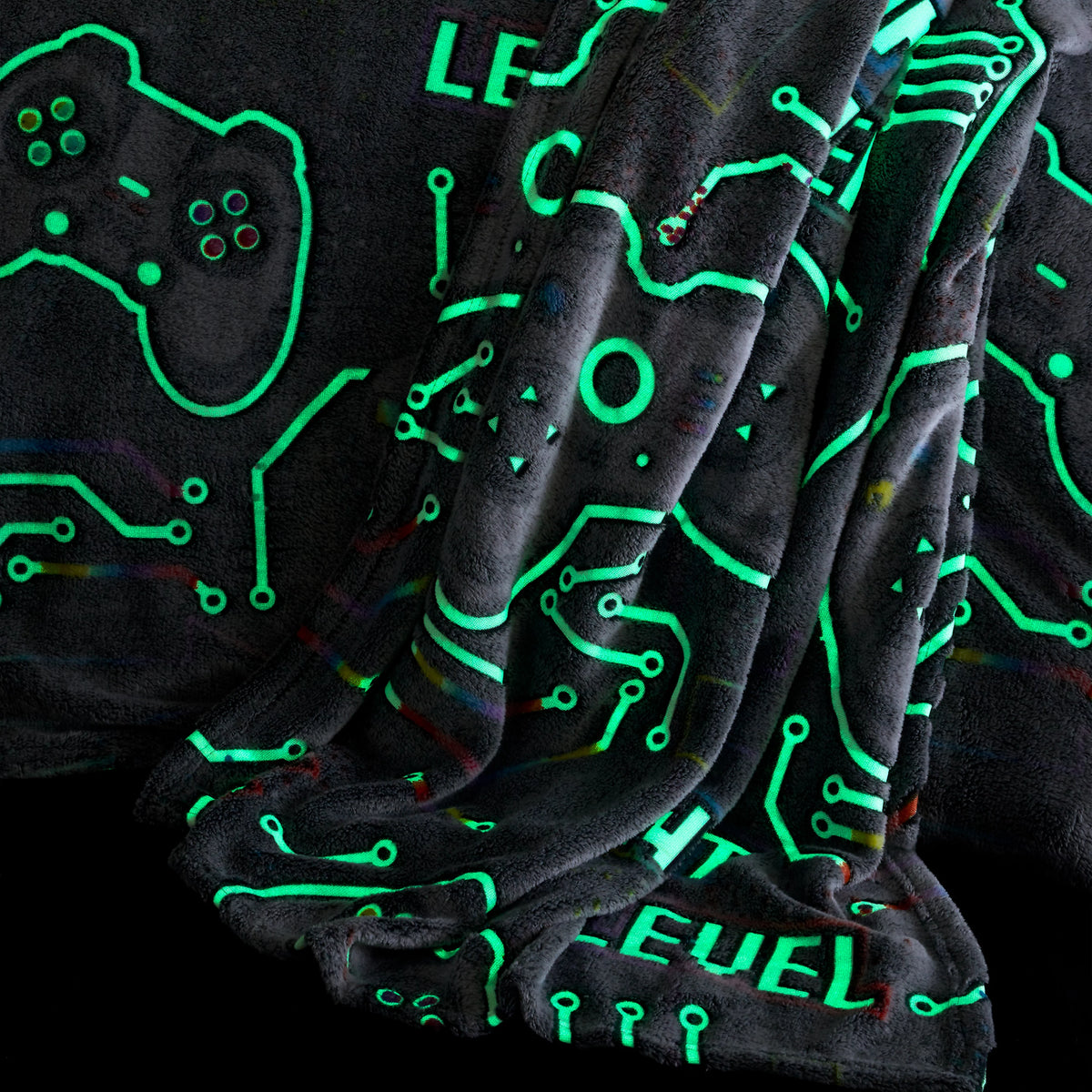 Catherine Lansfield Game Over Glow in Dark Fleece Throw Black